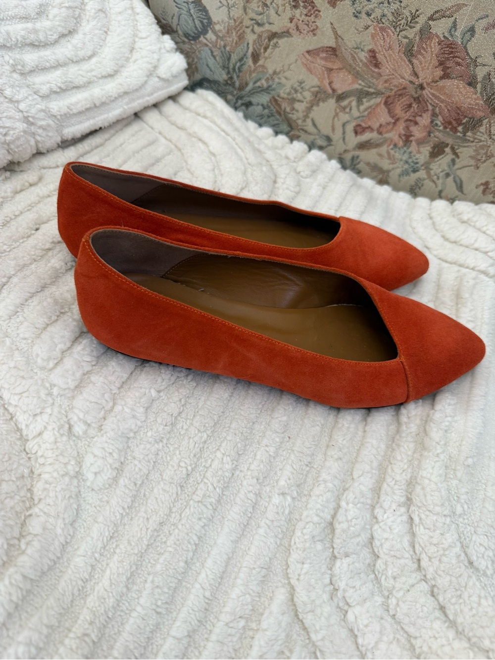 TOMORROWLAND Pointed Suede Flats in Orange - Picture 2 of 8